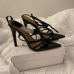 Pointy toe patent black heels